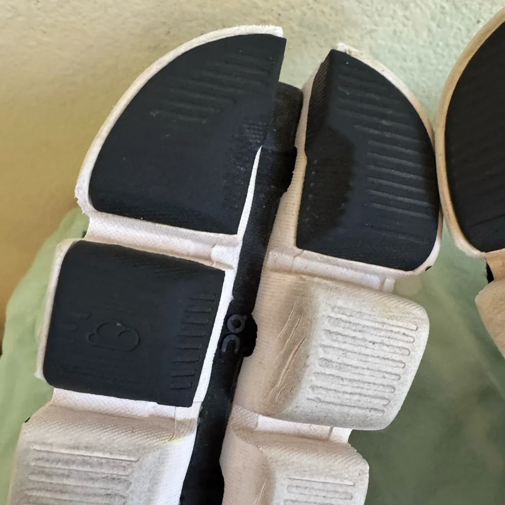 On Running Black Sneakers Womens size 8 - Picture 13 of 16